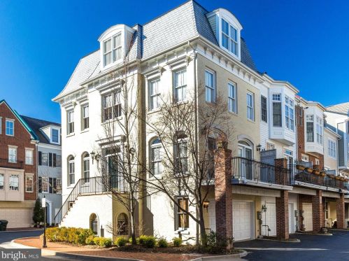 25 Alexander St, Alexandria VA  22314-3871 exterior