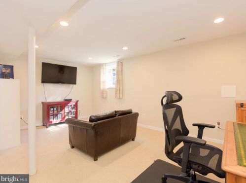 1302 Commonwealth Ave, Alexandria VA 22301-2021 exterior