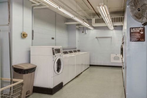 1401 55th St, Chicago IL  60615-5402 exterior