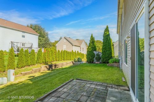 2305 Aspen Dr, Bull Valley IL 60098-6906 exterior