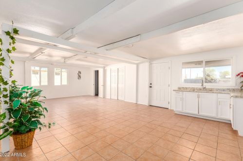 7002 10 St, Phoenix AZ 85086-0929 exterior