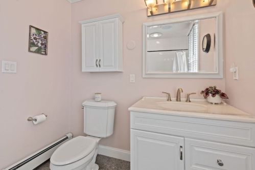 172 Middlesex St, North Andover MA 01845-3829 exterior