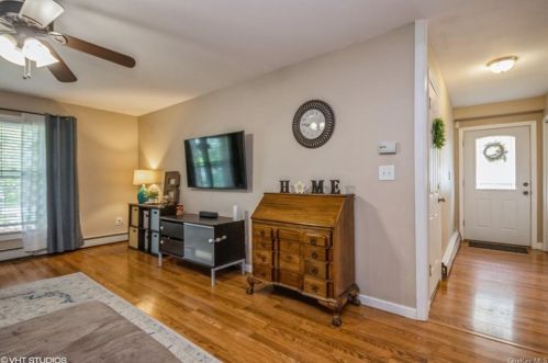 21 Grn Ave, Valley Cottage NY 10989-1806 exterior