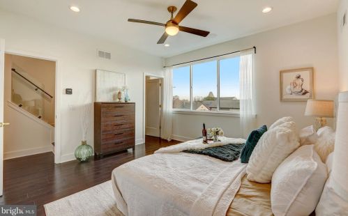 654 13 St, Philadelphia PA 19123-2427 exterior