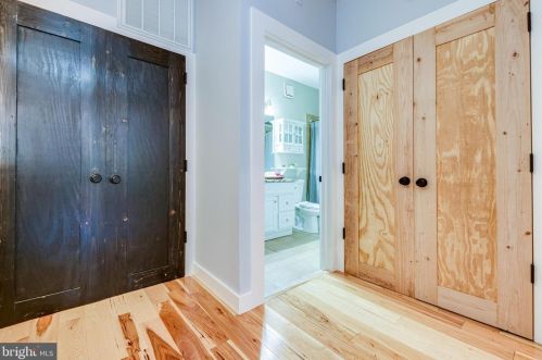 4656 Lambert Dr, Alexandria VA 22311-4942 exterior