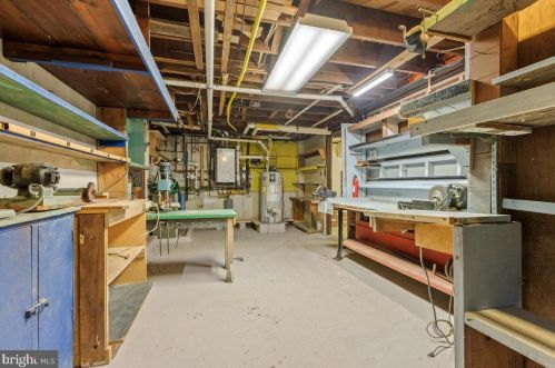 8 Maddock Dr, Trenton NJ 08628-2308 exterior