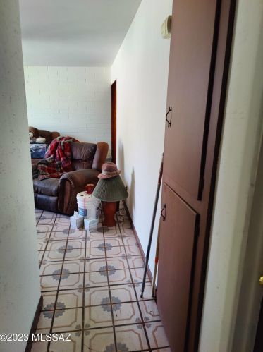 1302 Kleindale Rd, Tucson AZ 85749-8385 exterior