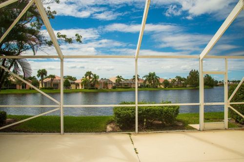 10760 Hartwick Dr, Fort Pierce FL 34987-1923 exterior