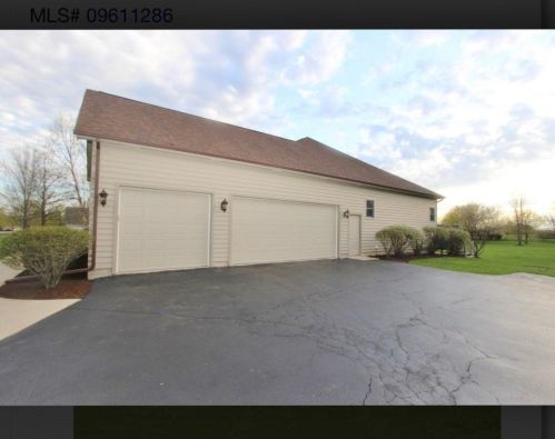 2203 Timberline Trl, Bull Valley IL 60098-8759 exterior