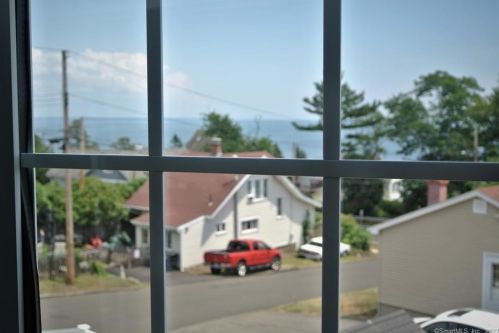 16 Stevens St, Milford CT 06460-7868 exterior