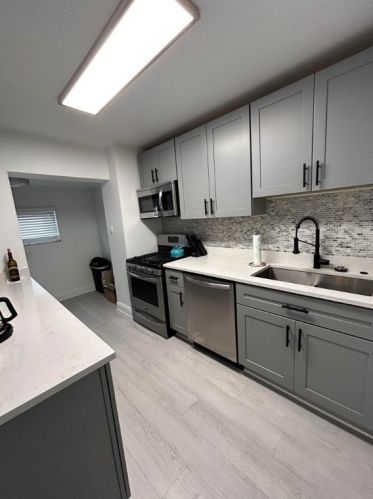 1228 Bellaire Pl, Pittsburgh PA  15226-1828 exterior