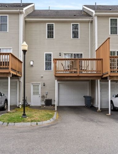 12 Green St, Woburn MA 01801-4372 exterior