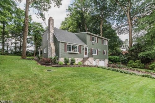 9 Colonial Ln, Kinnelon, NJ 07405-2829