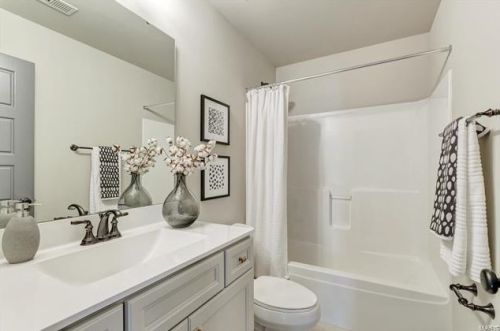 1305 Fawnvalley Dr, Saint Louis MO 63131-4221 exterior