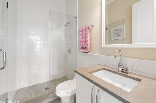 1508 Byron St, Chicago IL 60618-3709 exterior