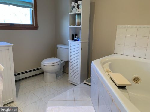 6 Kari Ct, Jackson Twp NJ 08527-1377 exterior