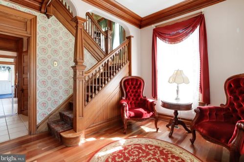 208 Stock St, Hanover, PA 17331-2224