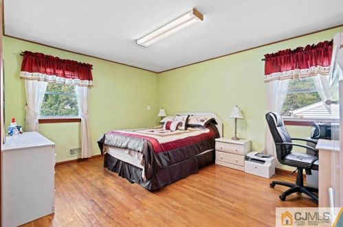 265 James Pl, Iselin NJ 08830-1226 exterior