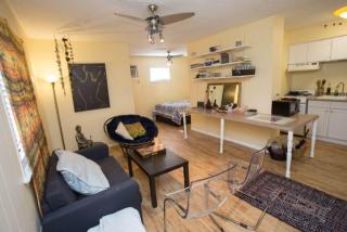 2102 San Gabriel St, Austin TX  78705-5380 exterior