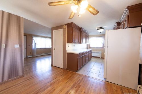 33 Tabor Rd, Enfield CT 06082-2056 exterior