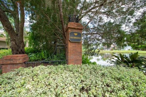 10006 Bridgeton Dr, Tampa FL  33626-1840 exterior