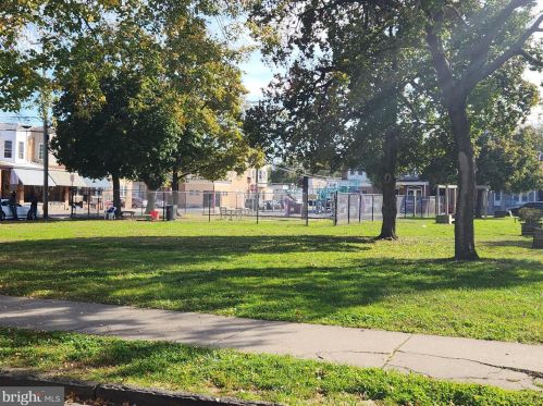 1185 Whitman Ave, Camden NJ 08104-1258 exterior