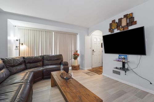 5616 Kolin Ave, Chicago IL 60629-4838 exterior