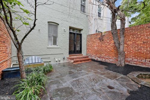 2731 Dumbarton St, Washington DC 20007-3336 exterior