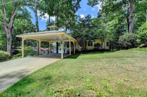 8388 Lake Dr, Lithonia GA  30039-5724 exterior