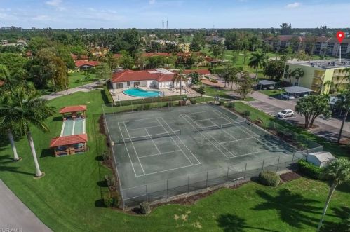 1057 Forest Lakes Dr, Naples FL 34105-2284 exterior