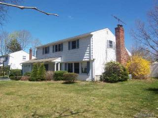 16 Evelyn Dr, Commack, NY 11725-3820
