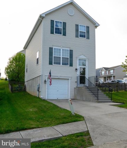 82 Menlena Cir, Hanover, PA 17331-8662