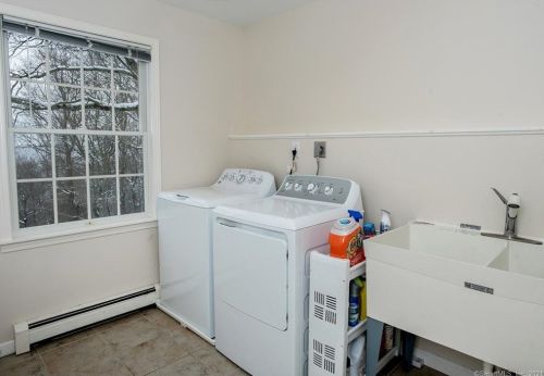 242 Barrack Hl Rd, Ridgefield CT 06877-3006 exterior