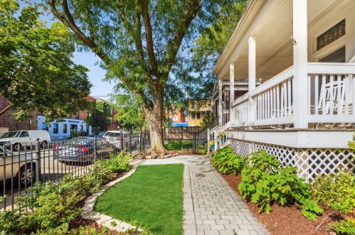 1338 Grace St, Chicago IL  60613-2825 exterior