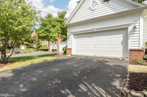 204 Deep Trail Ln, Rockville MD  20850-7753 exterior
