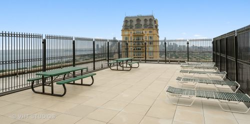 2626 Lakeview Ave, Chicago IL  60614-1809 exterior