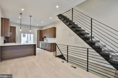 2404 Federal St, Philadelphia PA 19146-2432 exterior