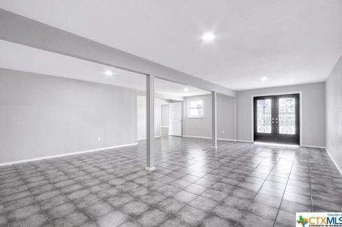 718 Grosvenor St, San Antonio TX 78221-1408 exterior