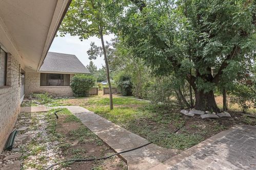 304 Blue Rdg Trl, Austin TX 78746-4538 exterior