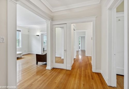 1023 Thorndale Ave, Chicago, IL 60660-3647