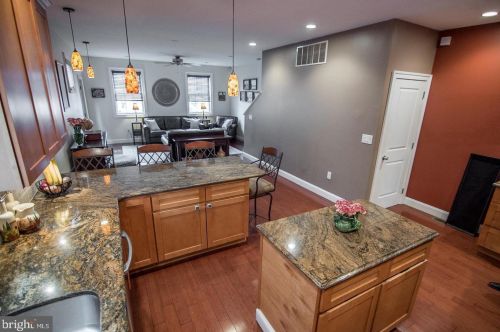 985 6th St, Philadelphia PA  19123-1405 exterior