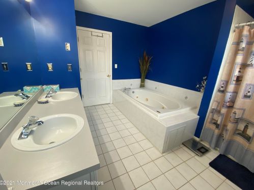 57 Dunham Ave, Edison NJ 08817-3362 exterior