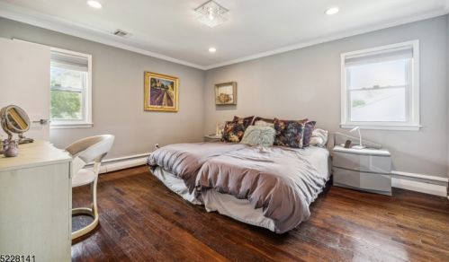 26 Richland Dr, Springfield NJ  07081-2509 exterior