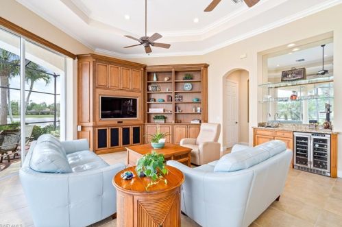 2046 Imperial Cir, Naples FL 34110-1089 exterior