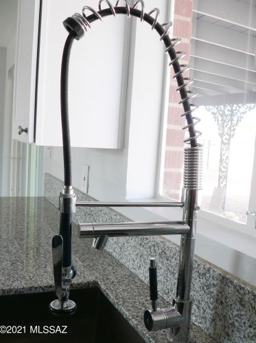 6462 Calle Luna, Tucson AZ  85710-5626 exterior