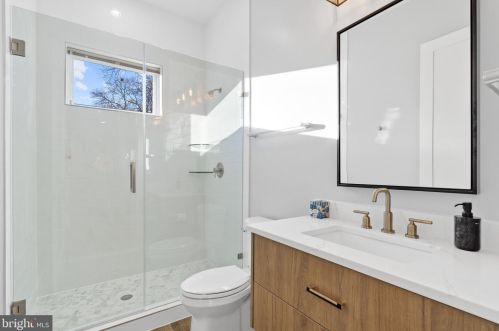 6714 Van Fleet Dr, Mc Lean VA  22101-5140 exterior