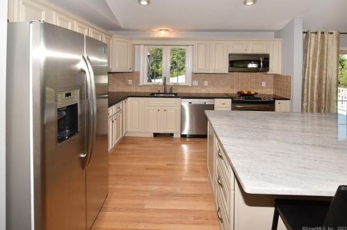 332 Frst St, Hartford CT 06118-2415 exterior