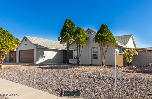 4961 Ferret Dr, Tucson AZ 85742-9543 exterior