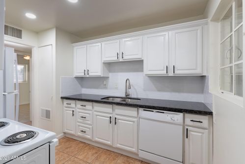 1240 33 St, Phoenix AZ 85018-3314 exterior