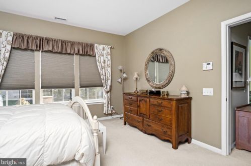 49 Falcon Ct, Trenton NJ 08690-2466 exterior